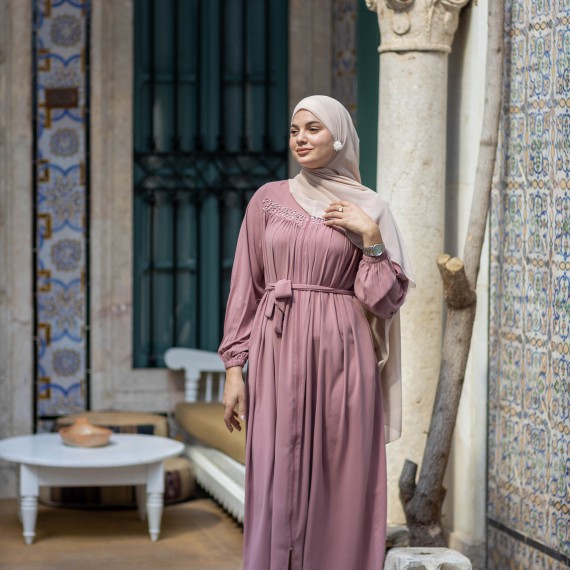 http://capricieuse.tn/fr/products/abaya-perles-rose