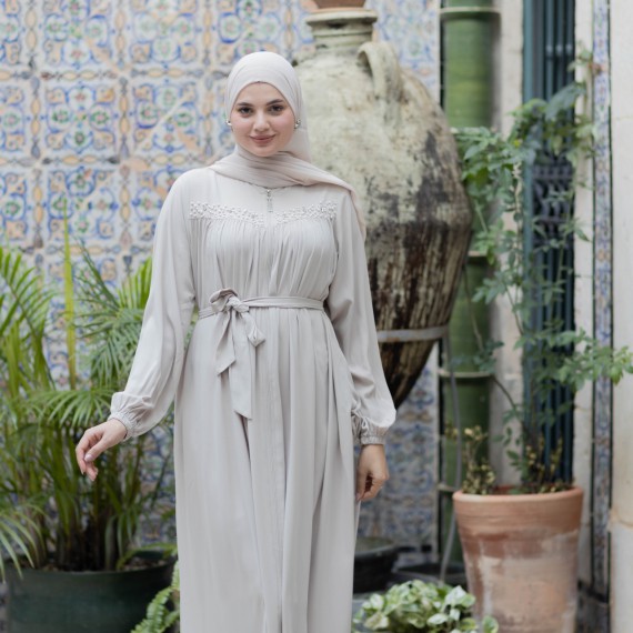 http://capricieuse.tn/fr/products/abaya-perles-grege