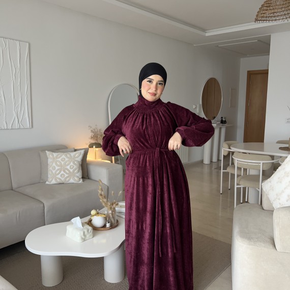 https://capricieuse.tn/fr/products/robe-velours-burgundy