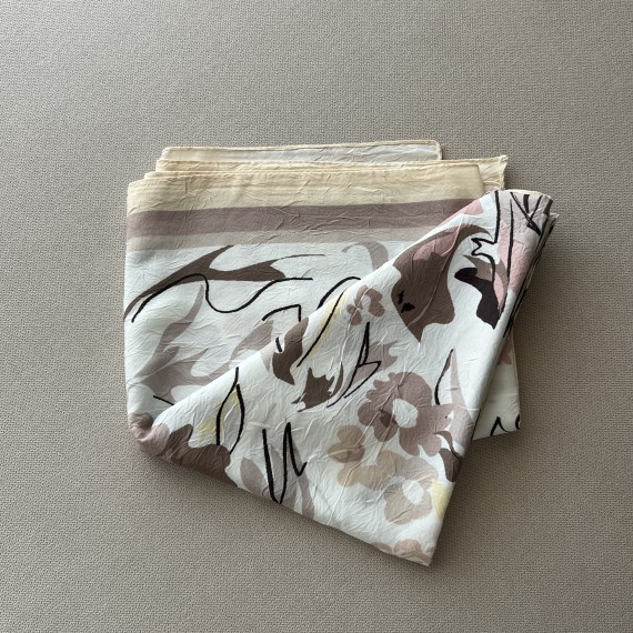 https://capricieuse.tn/fr/products/foulard-imprime-garden-jaune