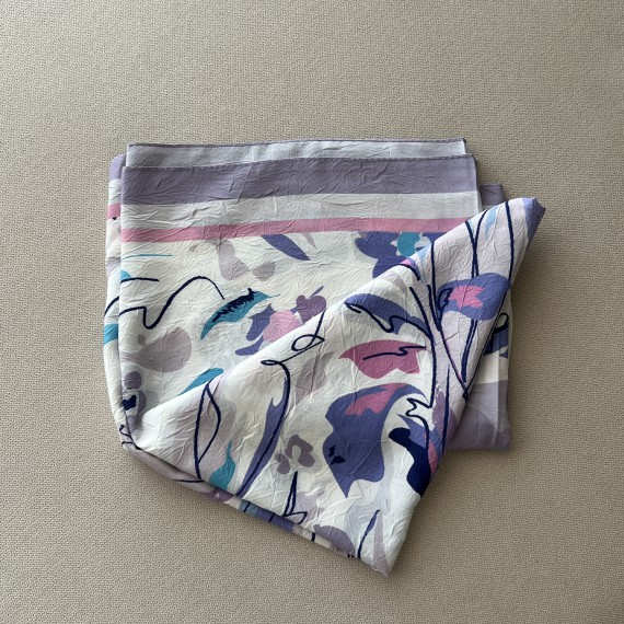 https://capricieuse.tn/fr/products/foulard-imprime-garden-lilas